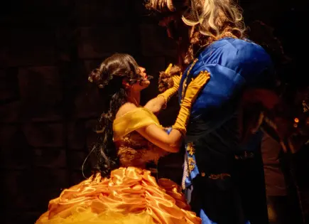 La Bella y la Bestia: un despliegue de talento salesiano sobre el escenario.
