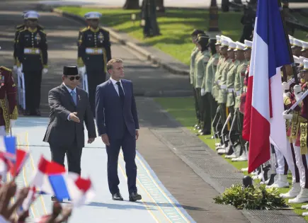 Macron continúa su gira por el sur de Asia