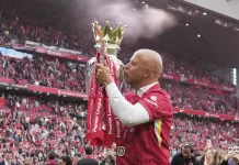 Slot se retira de la ceremonia de premios tras tragedia en desfile Slot se retira de la ceremonia de premios tras tragedia en desfile