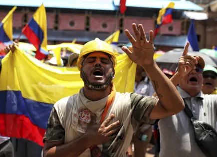 Huelga de centrales obreras en Colombia por consulta popular