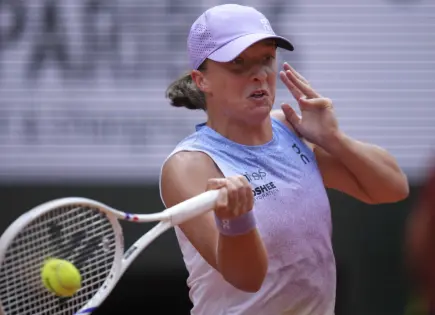 Iga Swiatek arrasa a Emma Raducanu en Roland Garros 2025