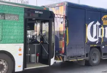 Conductor de MetroRed se estrella con camión cervecero Conductor de MetroRed se estrella con camión cervecero