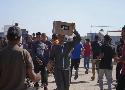 Palestinos abruman centro de alimentos