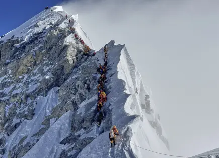Comunidad montañera de Nepal celebra aniversario 72 de conquista del Everest