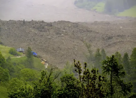Deslave glaciar en Suiza deja un hombre desaparecido