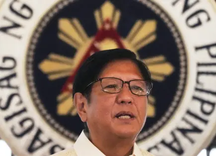 Presidente de Filipinas mantiene al Ministro de Defensa crítico con China en reestructuración gubernamental