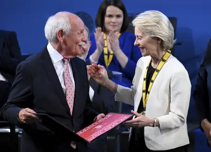 Ursula von der Leyen recibe el Premio Carlomagno