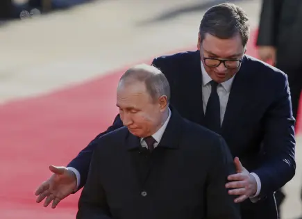 Presidente de Serbia discute exportación de armas a Ucrania con Putin