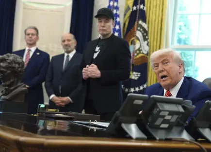 Elon Musk se despide entre halagos de Trump