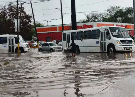 Tromba causa caos en Ciudad Valles