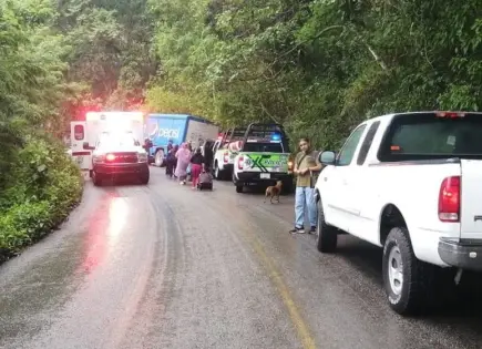 Dos muertos en choque de frente cerca de Xilitla