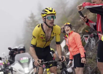 Isaac del Toro pierde liderato del Giro; Simon Yates, virtual campeón
