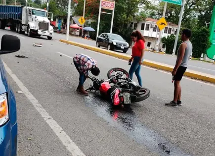 Muere joven maestra embestida por un tráiler