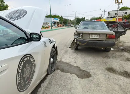 Patrulla choca contra auto en Ciudad Valles