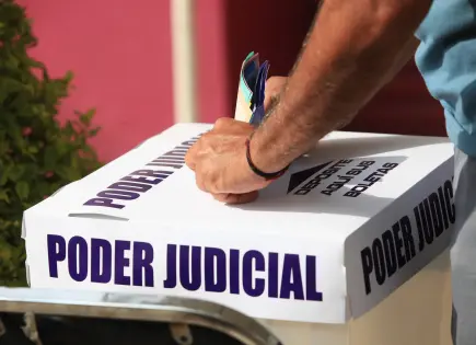 INE instala sesión por elección judicial; Sheinbaum acude a votar