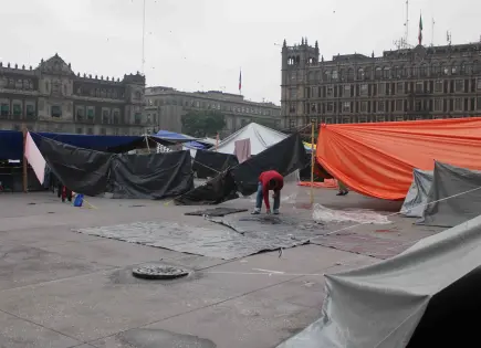 La CNTE cumple 18 días de paro en el Zócalo