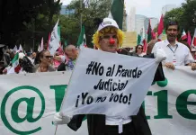 Marcha contra el fraude judicial y el comunismo ocupa Reforma