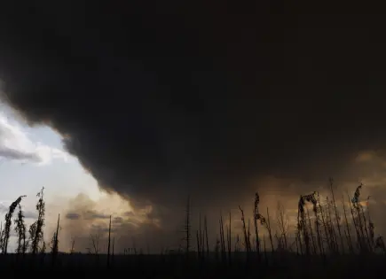 Miles evacuados en Canadá por incendios forestales