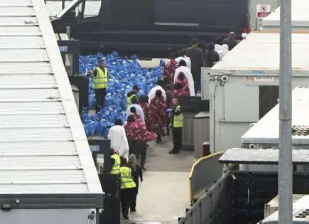 Récord de migrantes llegando en botes al Reino Unido