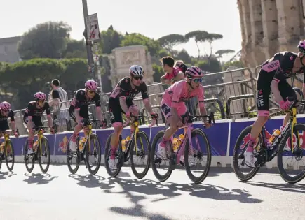 Simon Yates conquista el Giro de Italia superando a Isaac Del Toro