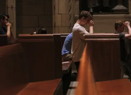 Católicos encuentran refugio en la Capilla de Princeton en Universidad Secular