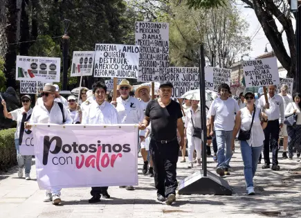 Video | Grupo de ciudadanos se moviliza contra elección judicial