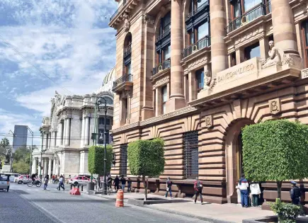 Analistas ajustan a la baja el crecimiento económico de México para 2025 y 2026