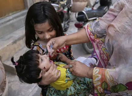 Revés en campaña antipolio de Pakistán por primer caso en enclave del norte