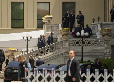 Ucrania y Rusia firman acuerdo de paz en Estambul