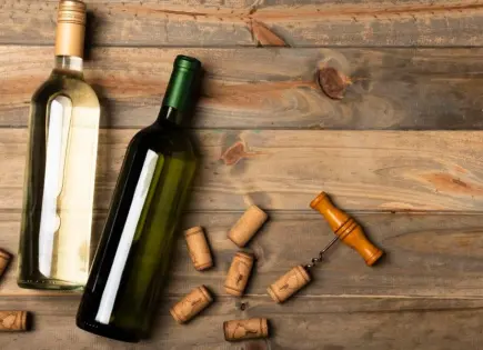Un corcho de vino en el refrigerador: el truco casero que ayuda a combatir malos olores