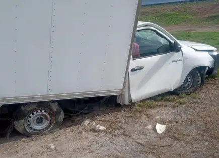 Conductor sufre accidente en carretera a Matehuala