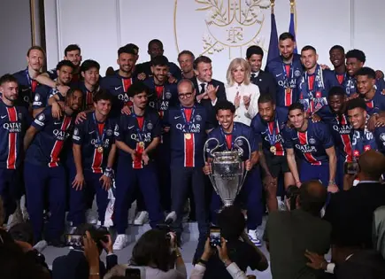 PSG celebra título con sus aficionados