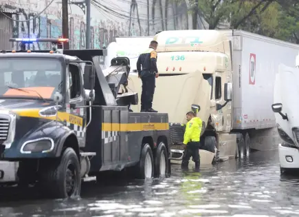 Tromba causa afectaciones en Iztapalapa y Xochimilco  