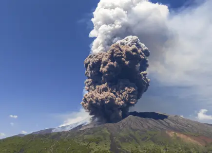 Erupción del monte Etna sorprende con flujo piroclástico