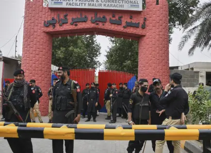 Presos escapan de prisión en Pakistán tras evacuación por terremoto