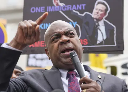 Alcalde de Newark demanda a fiscal de Nueva Jersey por arresto en centro de detención migratoria Alcalde de Newark demanda a fiscal de Nueva Jersey por arresto en centro de detención migratoria