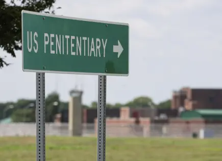 Juez dictamina que prisiones federales deben ofrecer terapia hormonal a reclusos transg&eacute;nero