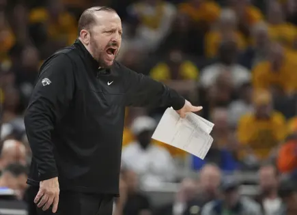 Los Knicks despiden al entrenador Tom Thibodeau tras perder las finales del Este