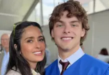Salma Hayek celebra la graduaci&oacute;n de su hijastro Augustin James