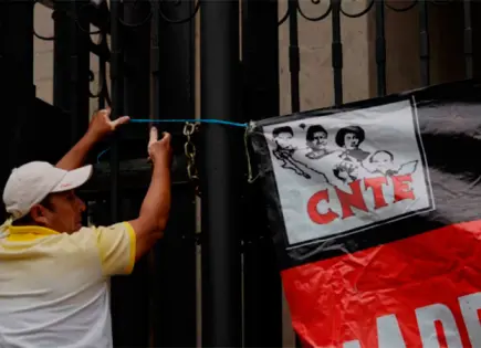 CNTE se reúne en la Segob para continuar diálogo