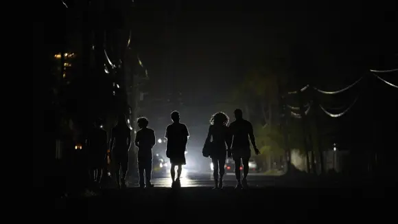 Cubanos desafían la crisis energética con ingenio
