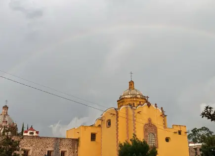 Arcoíris adorna el cielo de San Luis Potosí tras la tormenta