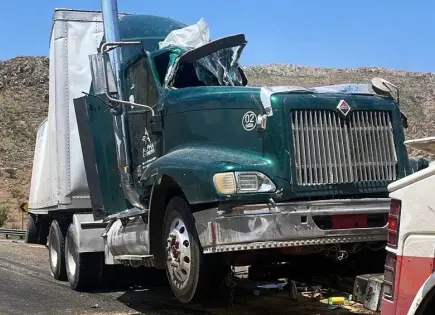 Fotos | Aparatoso choque en tramo SLP-Querétaro