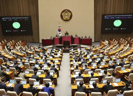 Parlamento surcoreano aprueba investigaciones especiales a Yoon y su esposa