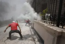 Sheinbaum descarta dialogar con la CNTE tras disturbios