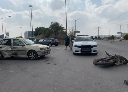 Motociclista resulta lesionado en choque frente a la Fenapo