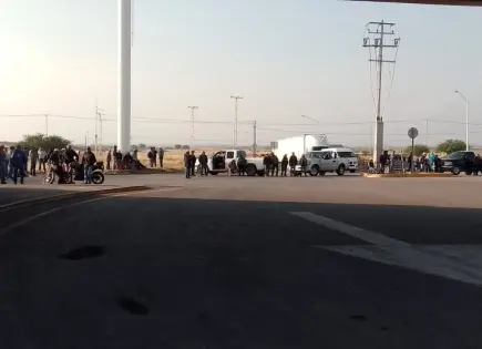 Ejidatarios bloquean accesos a parques industriales; se aplicará la ley: SGG