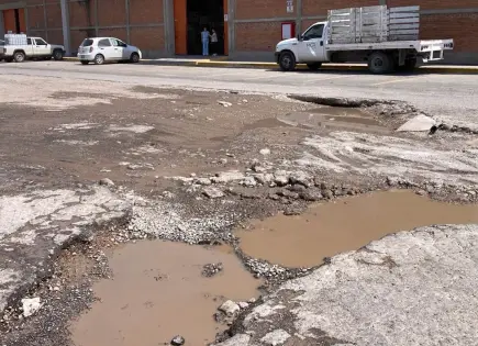 Video | Enorme bache en Avenida Industrias ya suma varias víctimas
