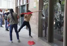 CETEG irrumpe en la Torre Bienestar de Reforma