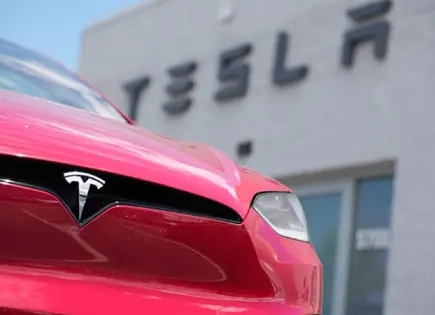 Caen acciones de Tesla